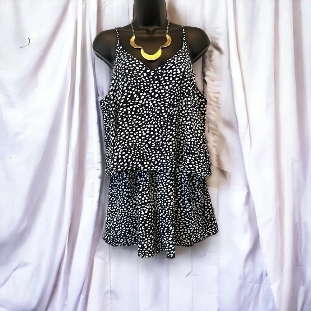 Main strip navy blue pebble romper with‎ pockets size medium